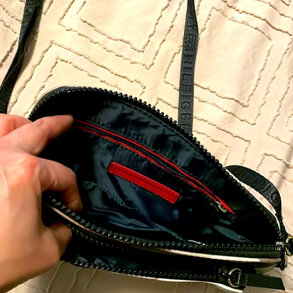 Tommy Hilfiger Women's Crossbody Bag Nylon Camouflage. NWT - Picture 2 of 6